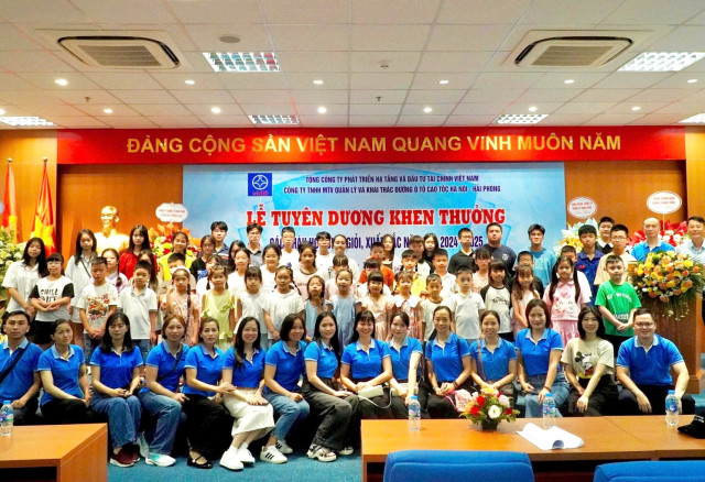 Công ty QLKT tổ chức tuyên dương, khen thưởng các cháu là con CBNV đạt thành tích tốt năm học 2024-2025