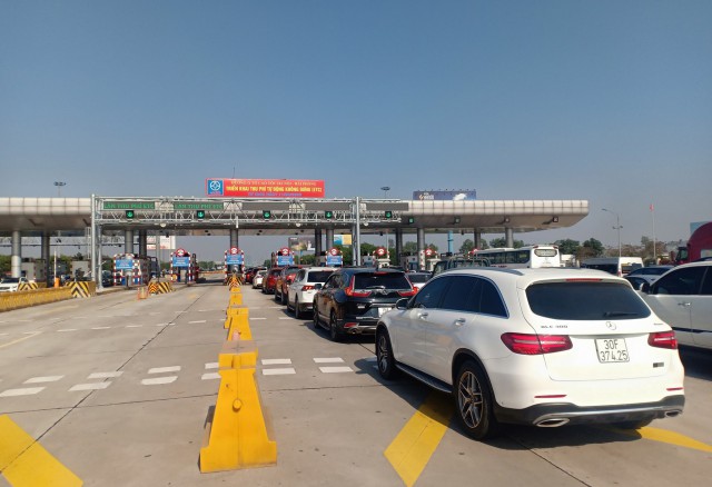 Mức phạt vi phạm đối với xe không dán thẻ thu phí không dừng đi qua làn ETC