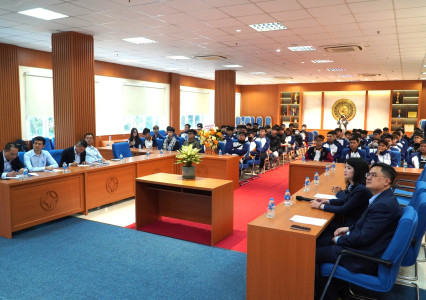 Đoàn giảng viên, sinh viên Trường Đại học Công nghệ GTVT học tập thực tế tại Trung tâm điều hành đường ô tô cao tốc Hà Nội – Hải Phòng