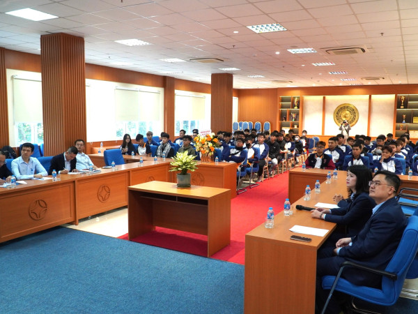 Đoàn giảng viên, sinh viên Trường Đại học Công nghệ GTVT học tập thực tế tại Trung tâm điều hành đường ô tô cao tốc Hà Nội – Hải Phòng