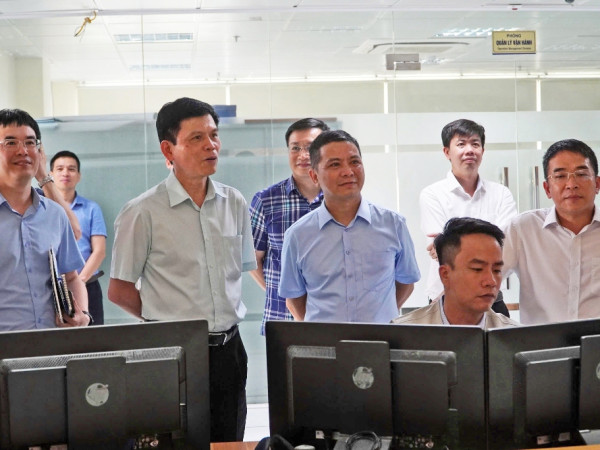  Thứ trưởng Bộ Xây dựng Lê Anh Tuấn thị sát Trung tâm điều hành giao thông Cao tốc Hà Nội – Hải Phòng và làm việc với Tổng công ty VIDIFI