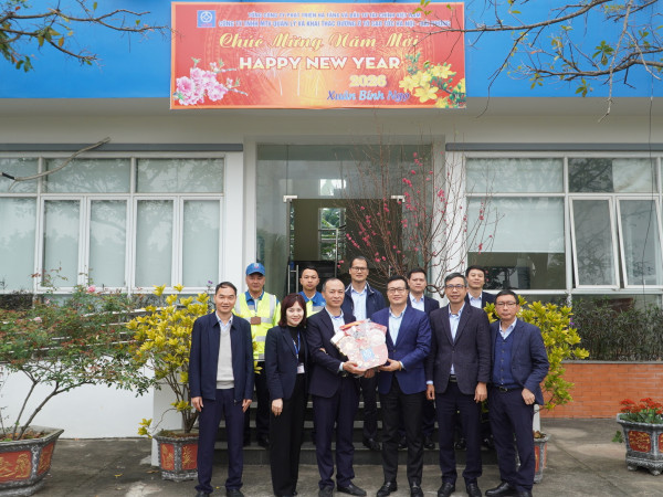 Lãnh đạo Công ty QLKT thăm và chúc tết Cán bộ chiến sĩ lực lượng Cục Cảnh sát giao thông C08 và Cán bộ nhân viên đang làm nhiệm vụ trên tuyến đường cao tốc Hà Nội - Hải Phòng nhân dịp Tết Nguyên đán Bính Ngọ 2026