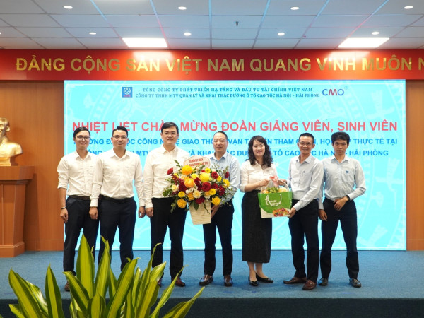 Đoàn giảng viên, sinh viên Trường Đại học Công nghệ GTVT tham quan, học tập thực tế tại Công ty TNHH MTV Quản lý và Khai thác đường ô tô cao tốc Hà Nội - Hải Phòng