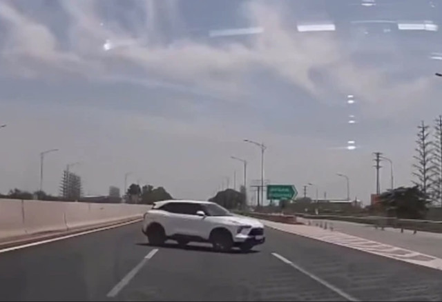 Nữ tài xế lái ôtô ngược chiều trên cao tốc nhận trát phạt 35 triệu