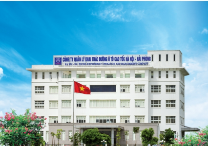 Chào cờ đầu tháng - một nét đẹp văn hóa tại Công ty TNHH MTV Quản lý và Khai thác đường ô tô cao tốc Hà Nội – Hải Phòng