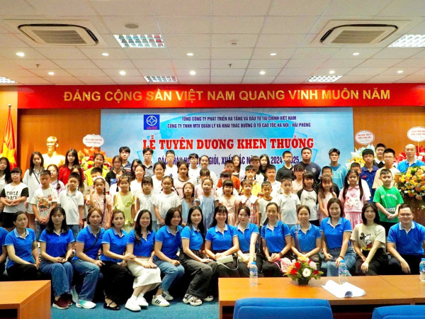 Công ty QLKT tổ chức tuyên dương, khen thưởng các cháu là con CBNV đạt thành tích tốt năm học 2024-2025