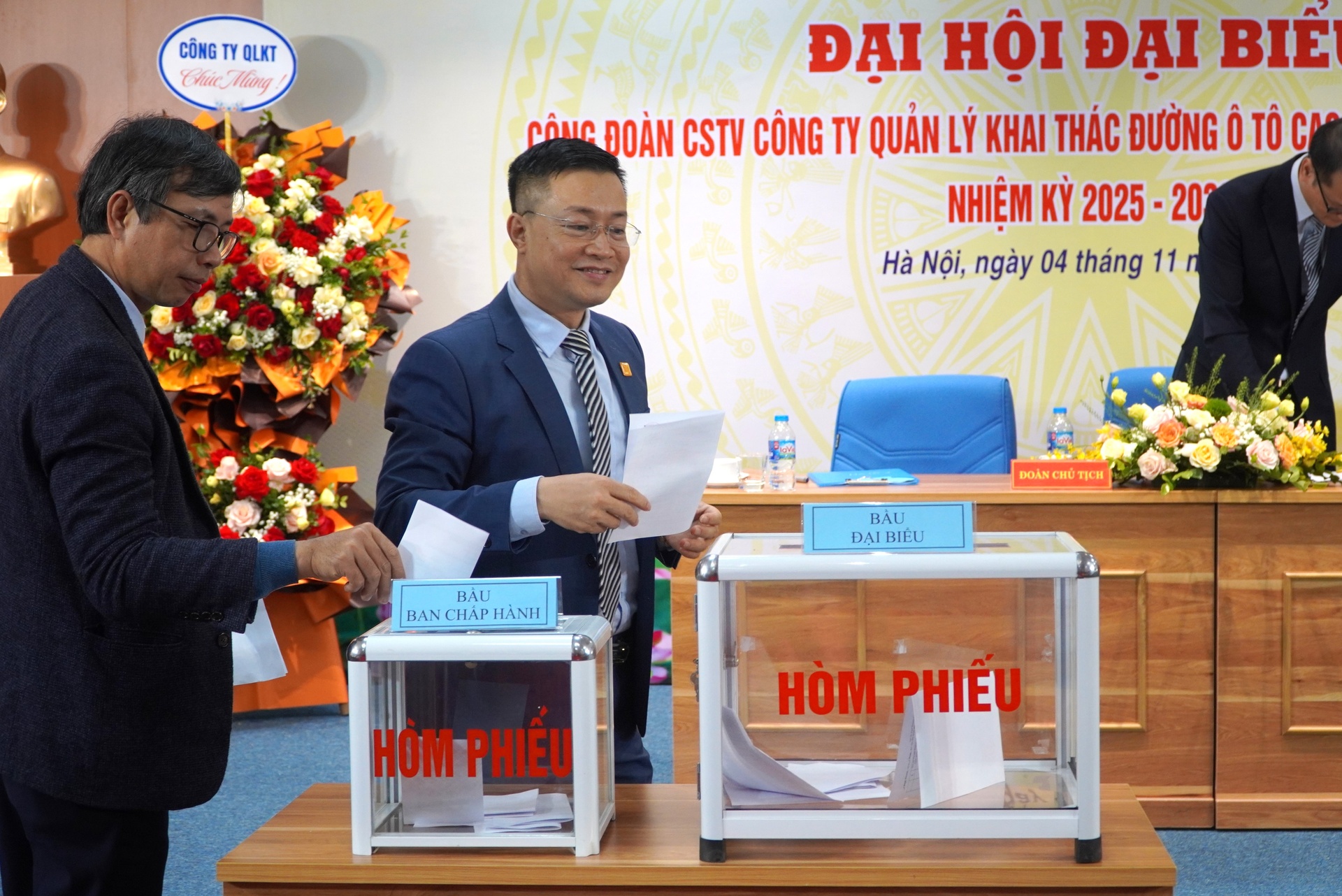 25.10.04.daihoicongdoan13.JPG (692 KB)