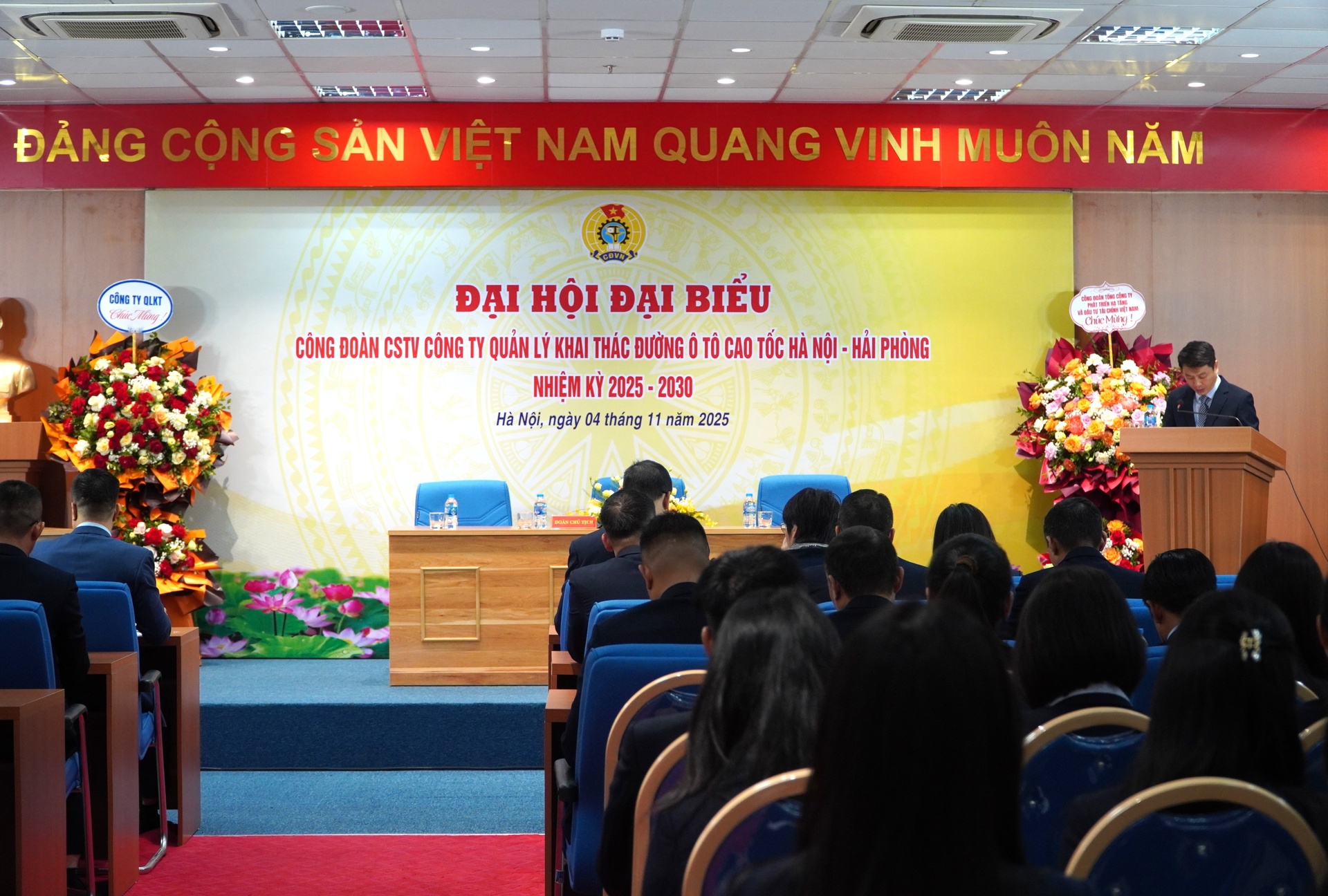 25.10.04.daihoicongdoan3.JPG (696 KB)