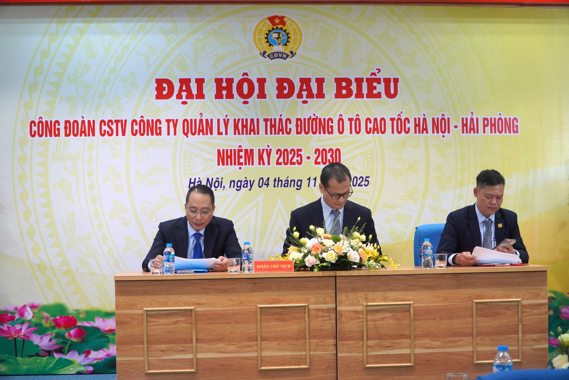 25.10.04.daihoicongdoan4.JPG (716 KB)