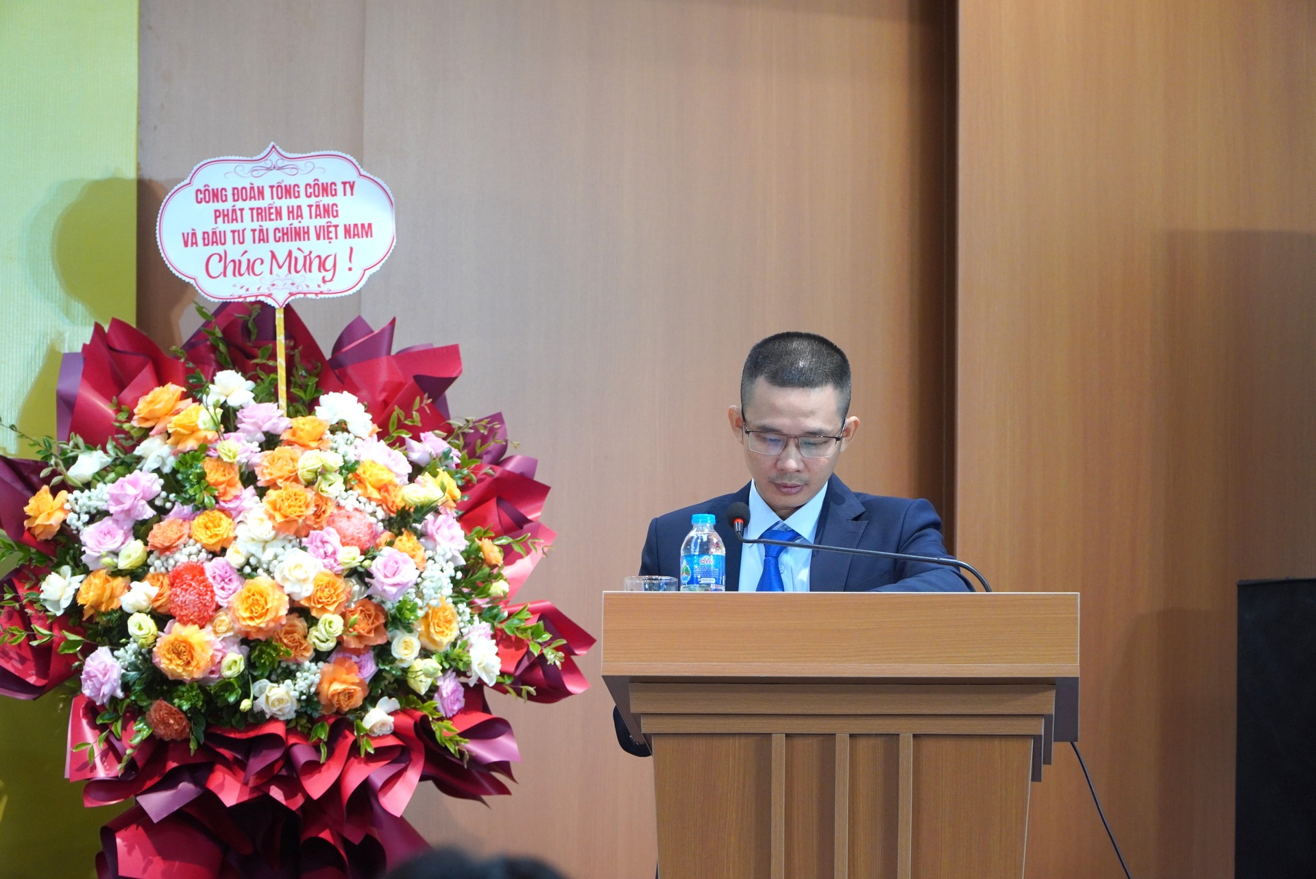 25.10.04.daihoicongdoan7.JPG (650 KB)