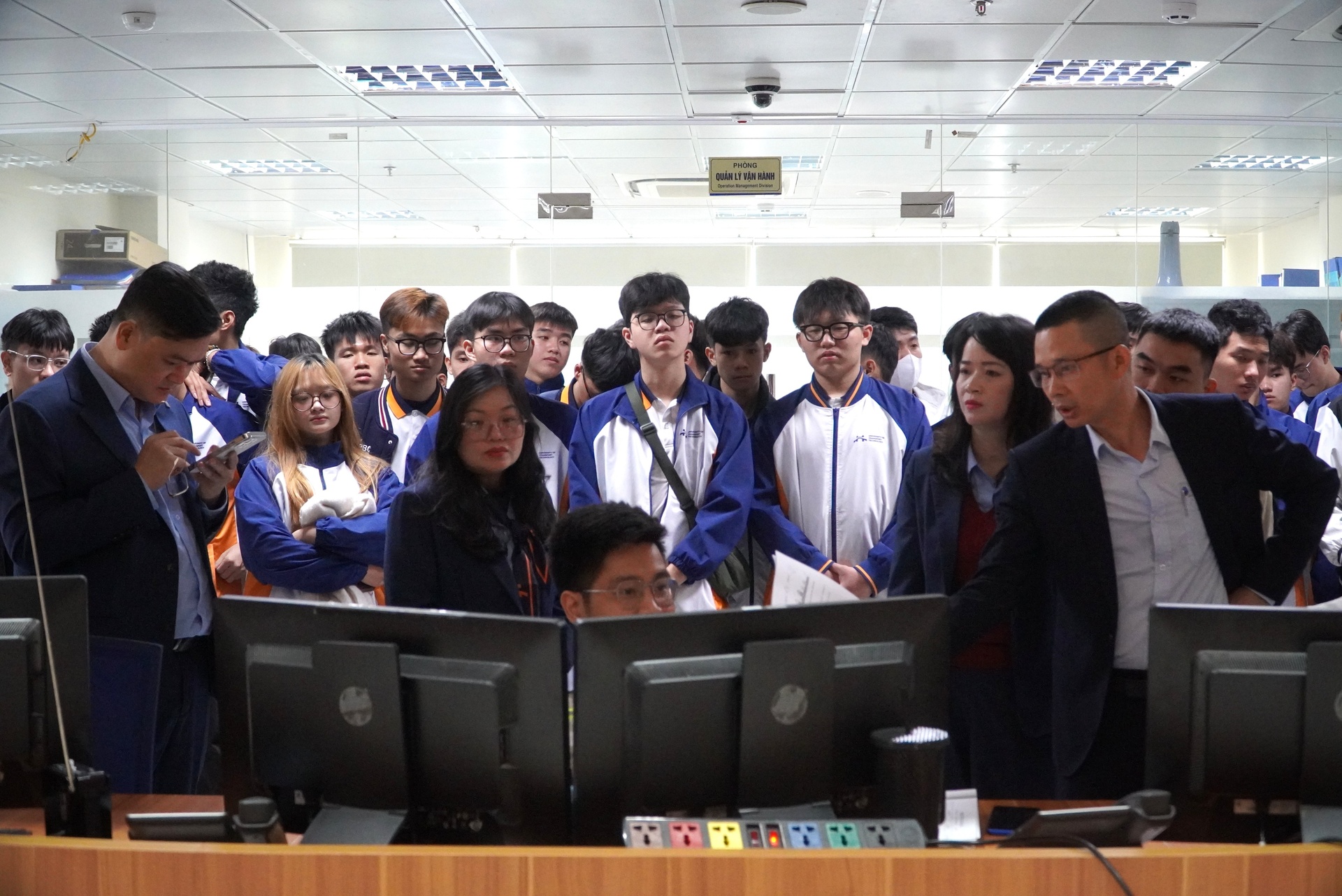 25.11.27.2.JPG (683 KB)