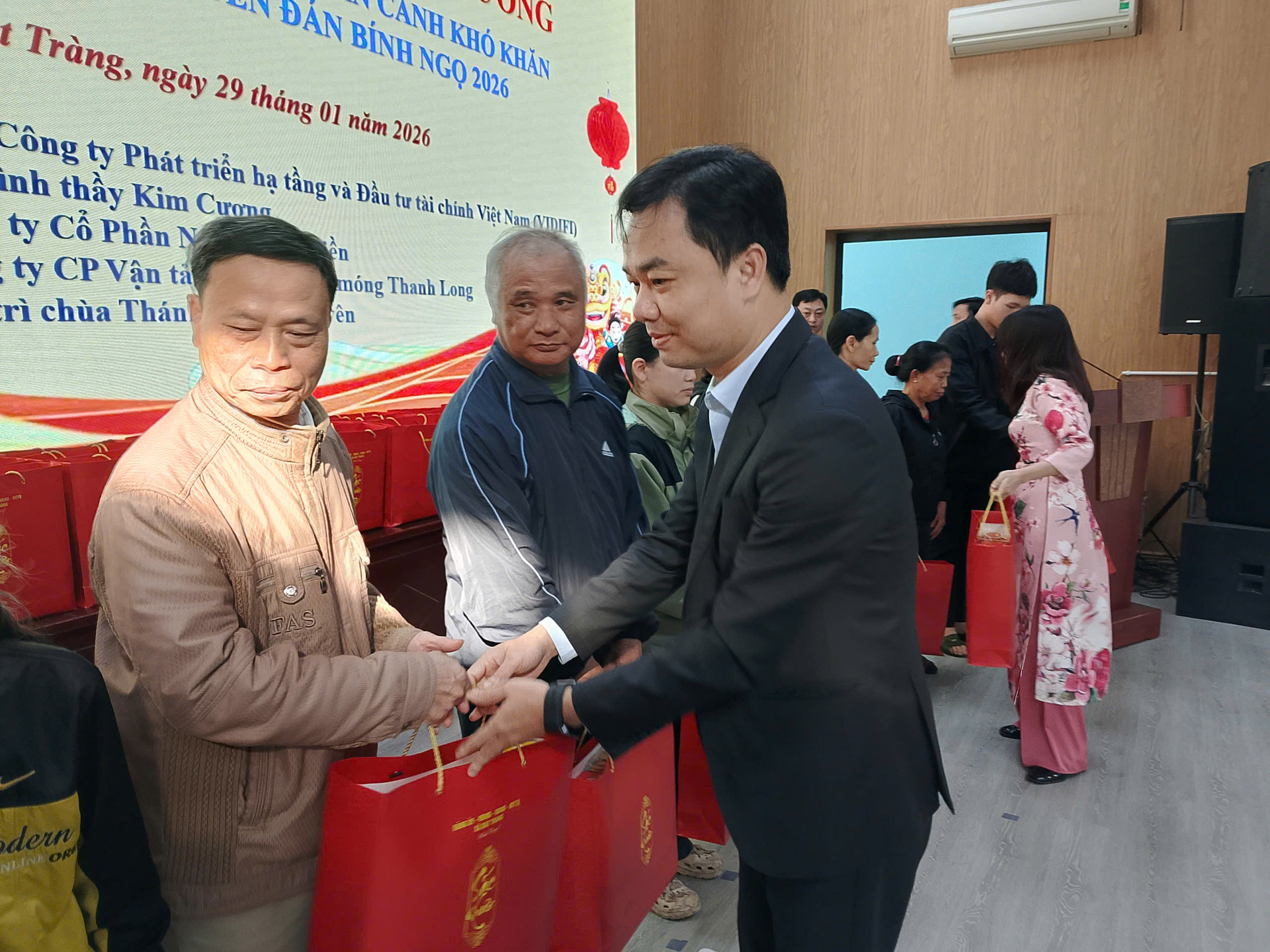 26.1.29.BatTrang14.jpg (922 KB)